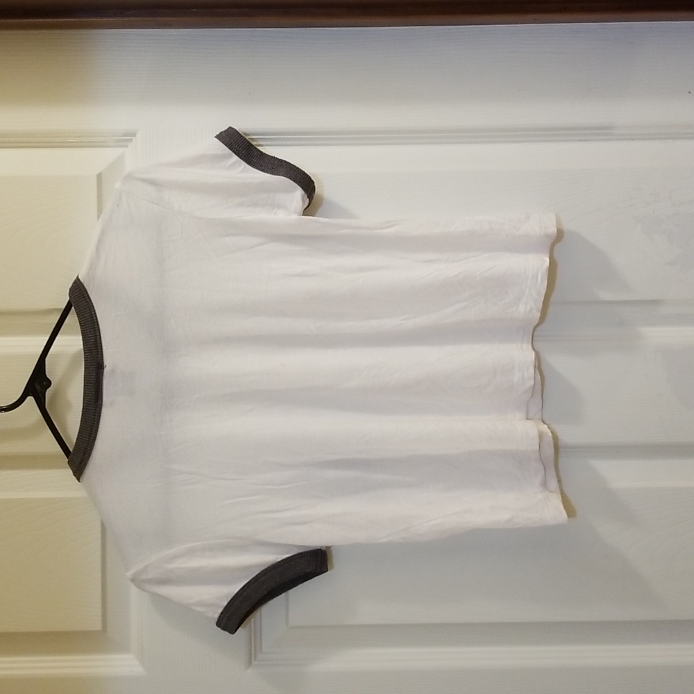 💥3/$10💥 Two Cropped Ringer Pocket Tees - Picture 6 of 12
